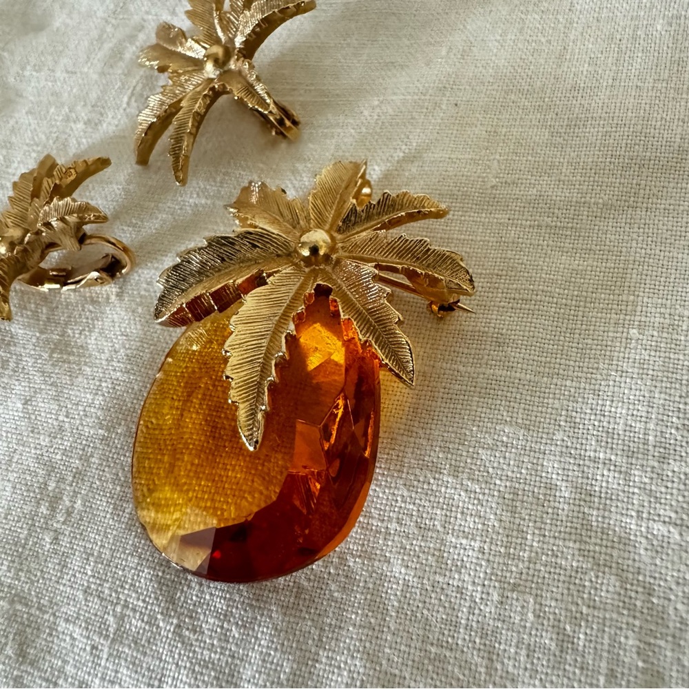 vintage 60s pineapple pendant brooch & earrings - Picture 4 of 8